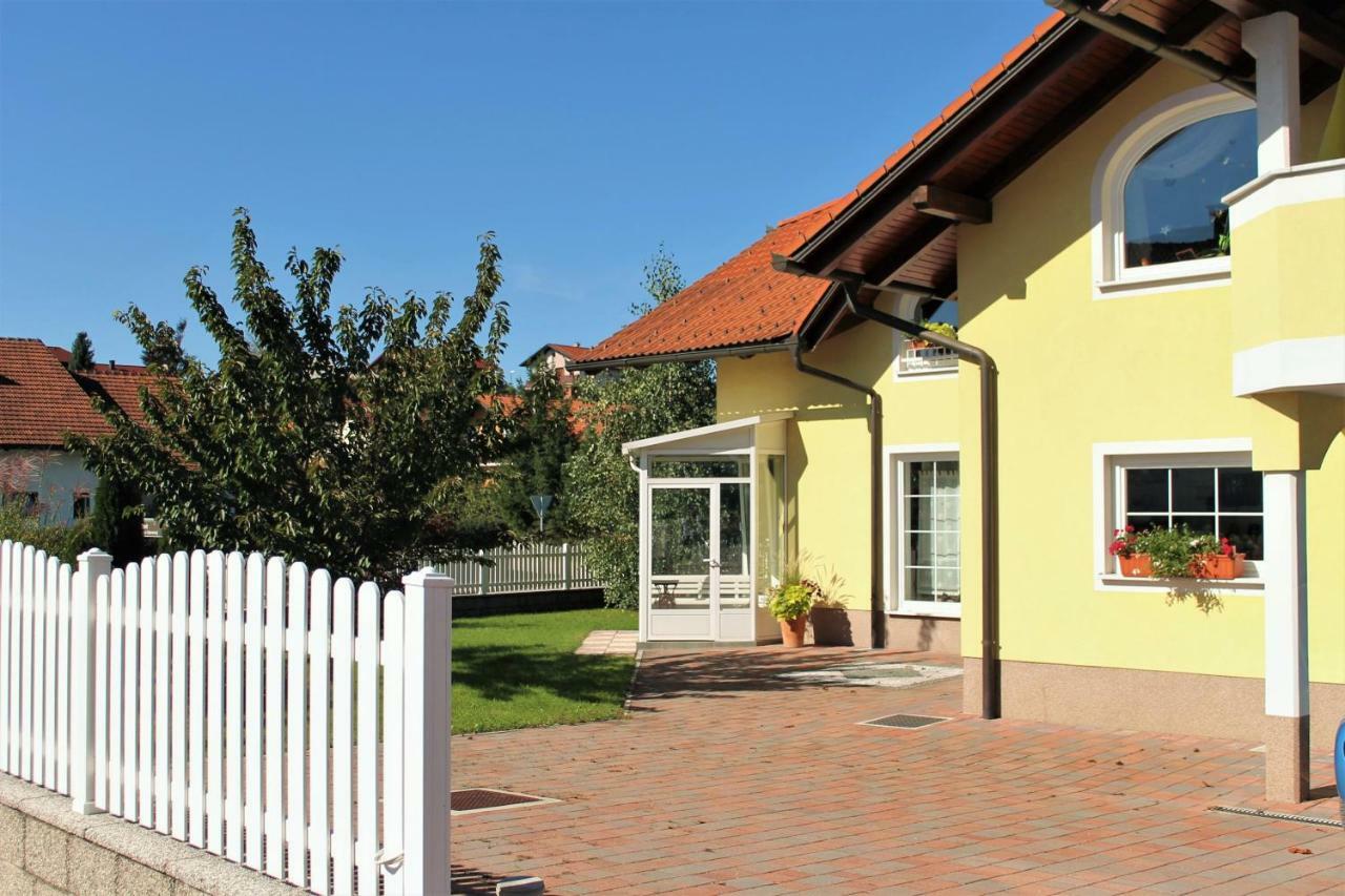 Yellow Dreamhouse Postojna Exterior photo