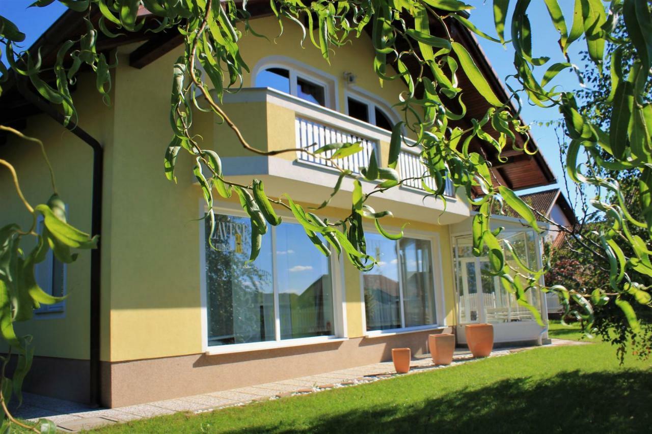 Yellow Dreamhouse Postojna Exterior photo